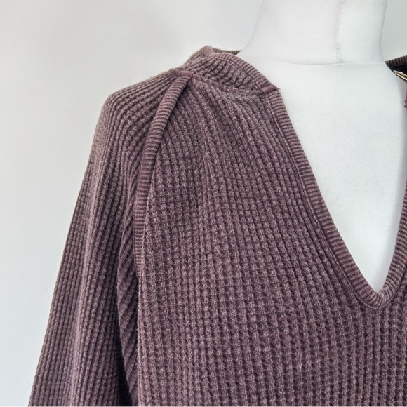 Free People Jumper Size XL Crop Waffle Knit Dark Purple Boxy V-Neck RRP $78 - Picture 4 of 9